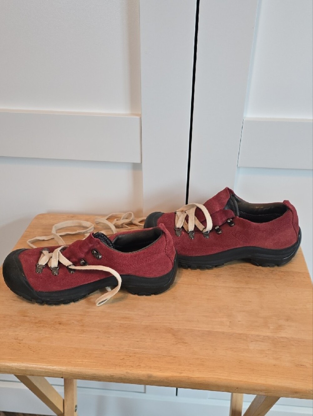 Keen Burgundy Suede Lace-Up Sneakers with Black Toe Caps - Picture 4 of 10